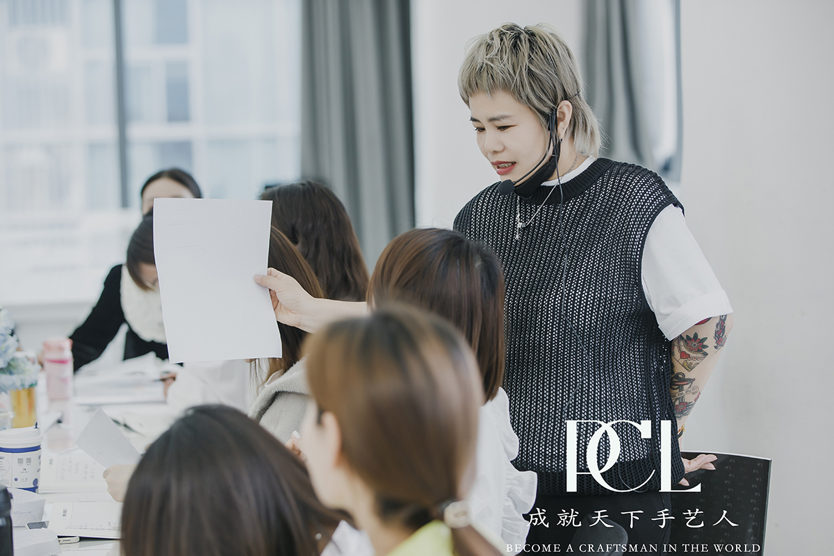 PCL纹绣美妆素描课程主讲老师梅梅女士